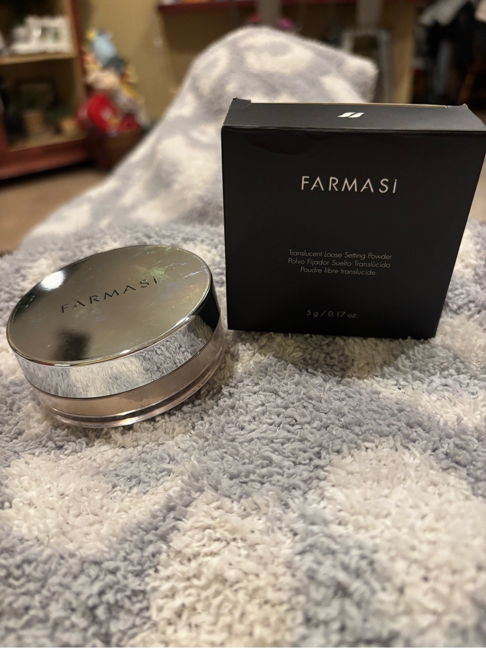 Farmasi Translucent Loose Setting Powder - Silver Compact